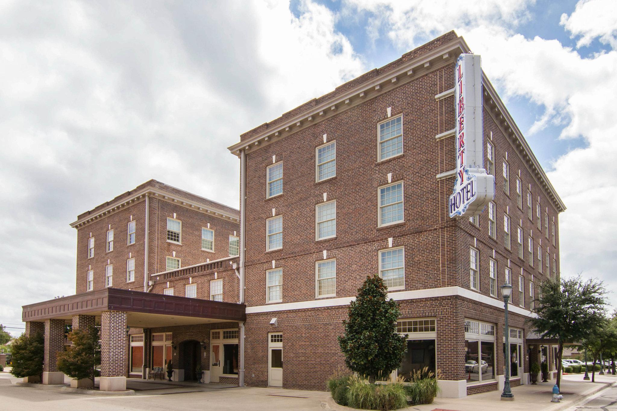 Liberty Hotel, Ascend Hotel Collection Cleburne Ngoại thất bức ảnh
